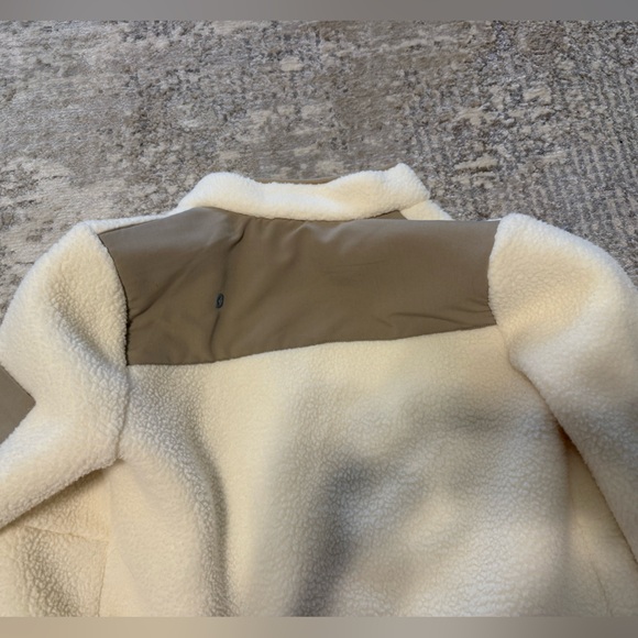 FIGS Medium Sherpa Jacket - Picture 4 of 5